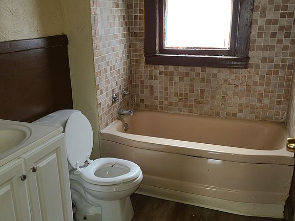 5th image of 6824 Worley Ave #1