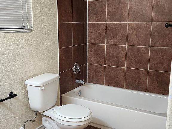 4th image of 4813 Appleseed Ct #1