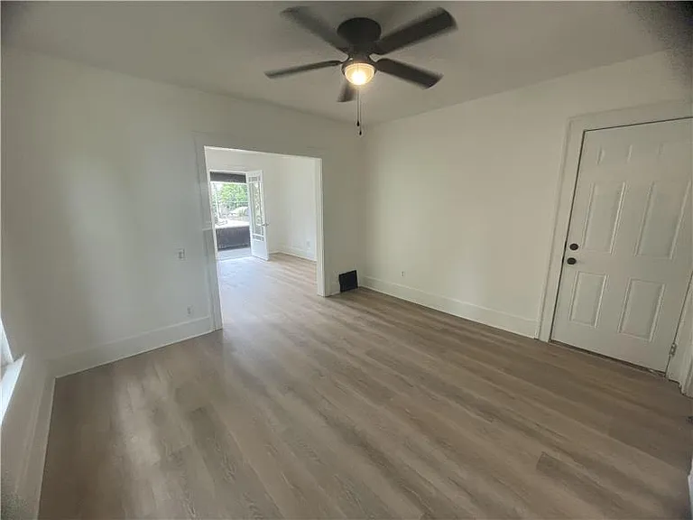 1439 Maryland Ave — Photo 9