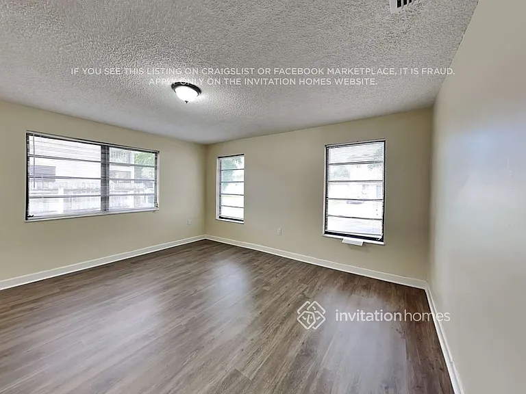1904 SW 96th Ave — Photo 11