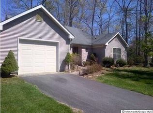 532 Petunia Ln N, Whiting, NJ 08759