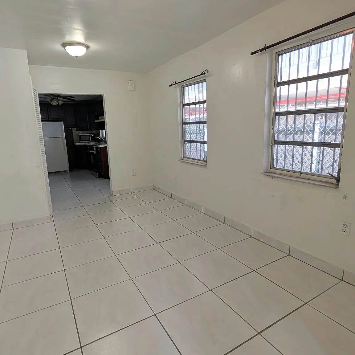 3 bed, 3000 sqft, $3,000 — Photo 2