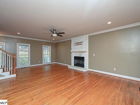 5th image of 13 Fox Creek Ct