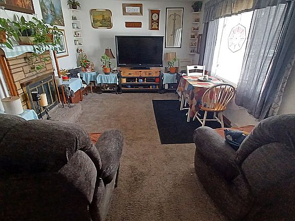 4th image of 446 Dwight St