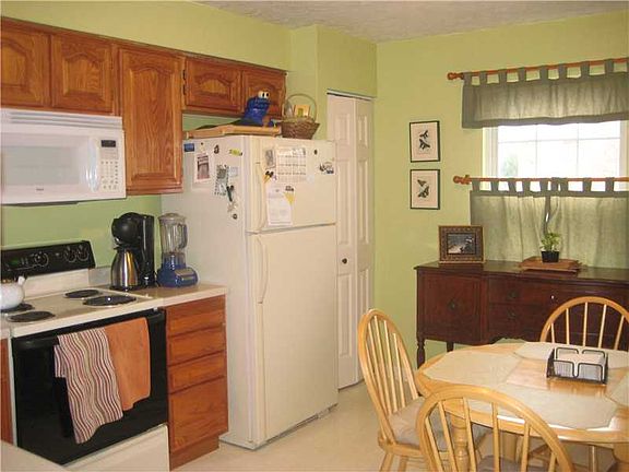 4th image of 114 Bruton Dr