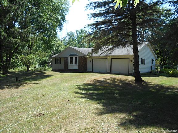 2nd image of 4670 Babcock Rd