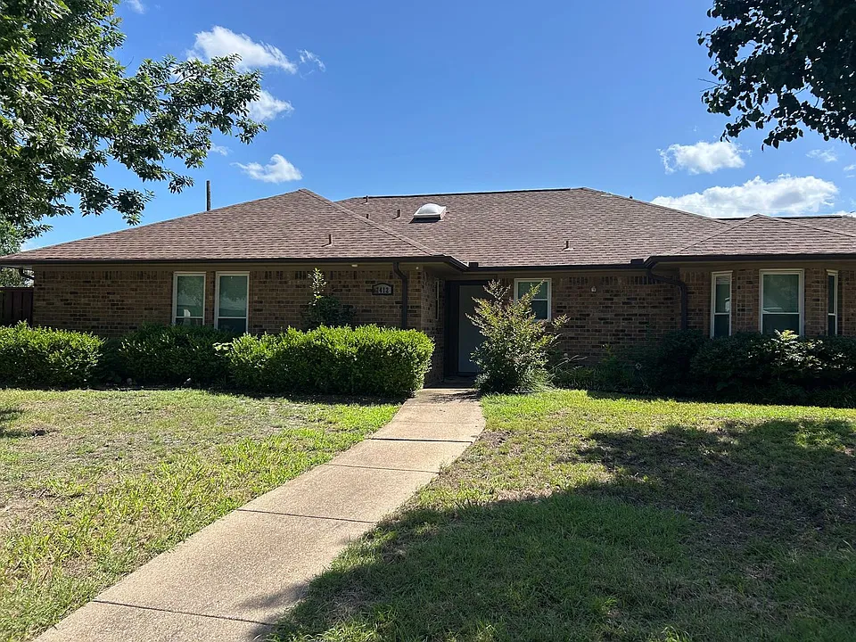 2412 Ridgeview Dr