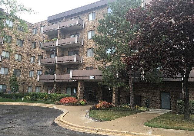 2nd image of 720 Wellington Ave Unit 215