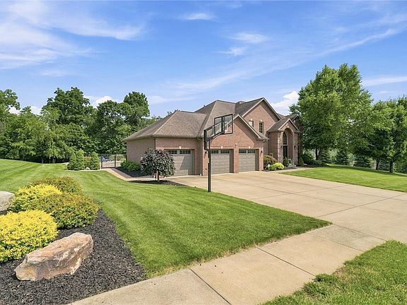 3rd image of 489 Lockport Dr