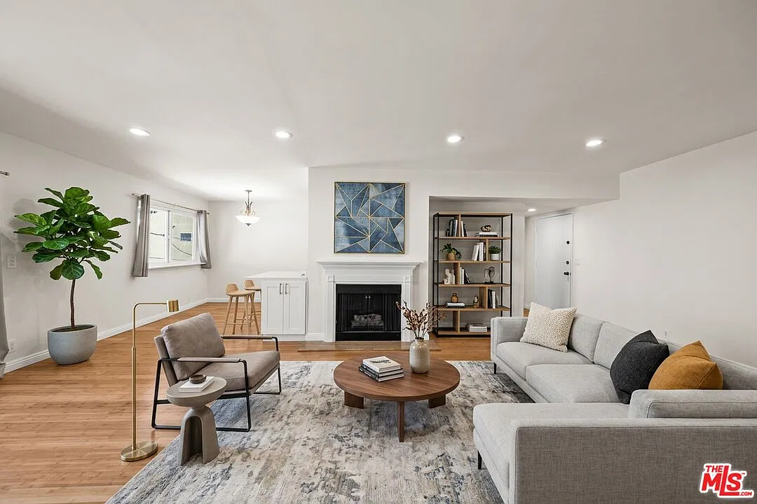 2 bed, 2.0 bath, 1170 sqft, $3,900 — Photo 3