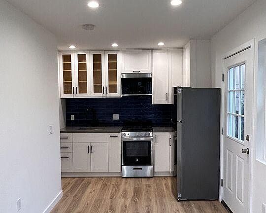 3rd image of 1517 W 58th Pl