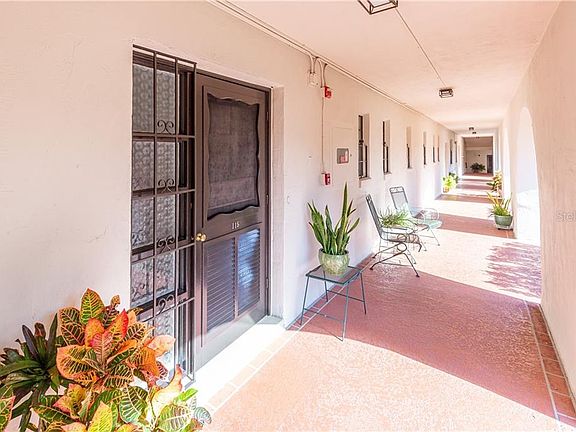 4th image of 104 Interlachen Ave #115