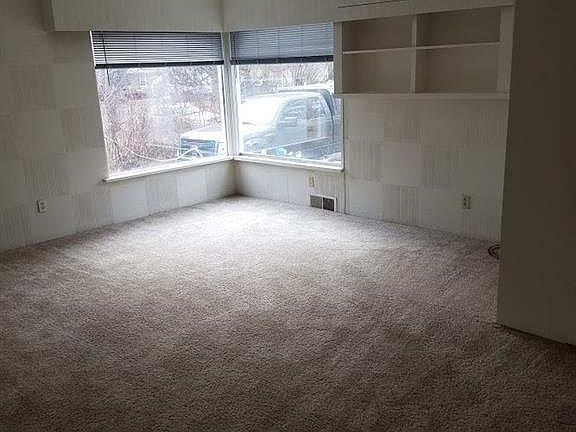 5th image of 2607 Glenwood Ln