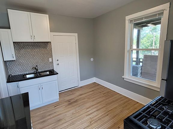 2nd image of 953 Edmund Ave #3