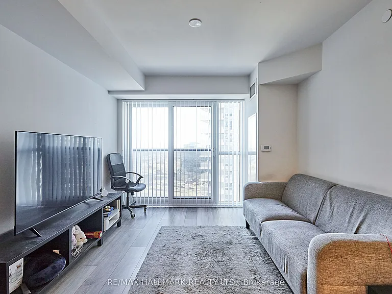 225 Village Green Sq #1804 — Photo 4
