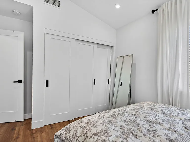 881 Capital St #B — Photo 14