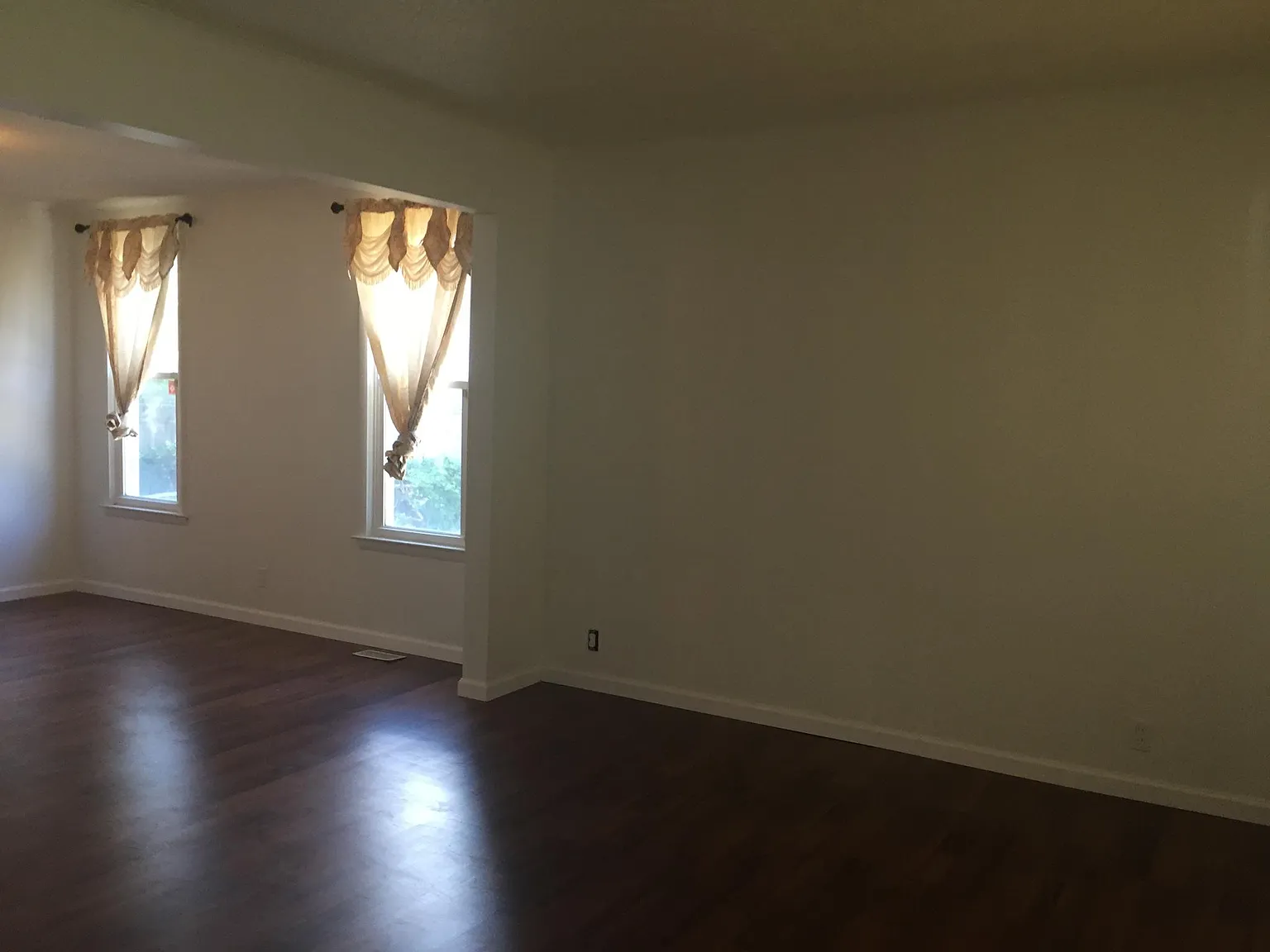 4 bed, 1403 sqft, $2,600 — Photo 3