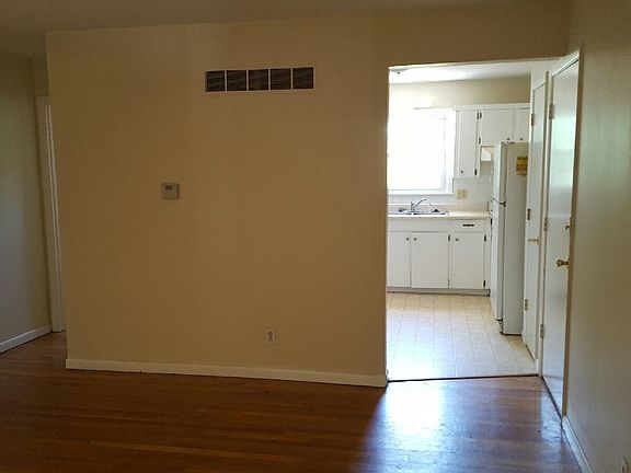3rd image of 5167 Farrow Ave