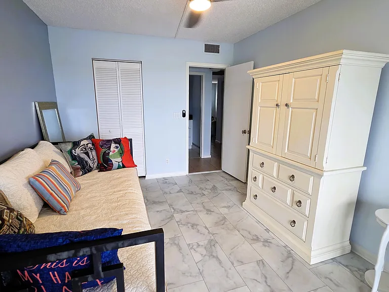 4030 Rexford Rd #B — Photo 13
