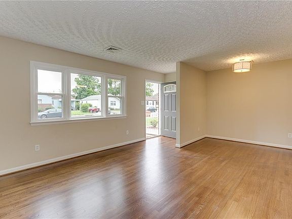 3rd image of 925 South Ave