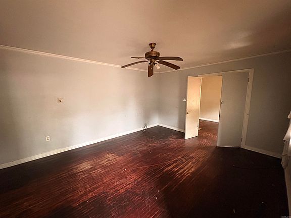 2nd image of 3417 Wynne St