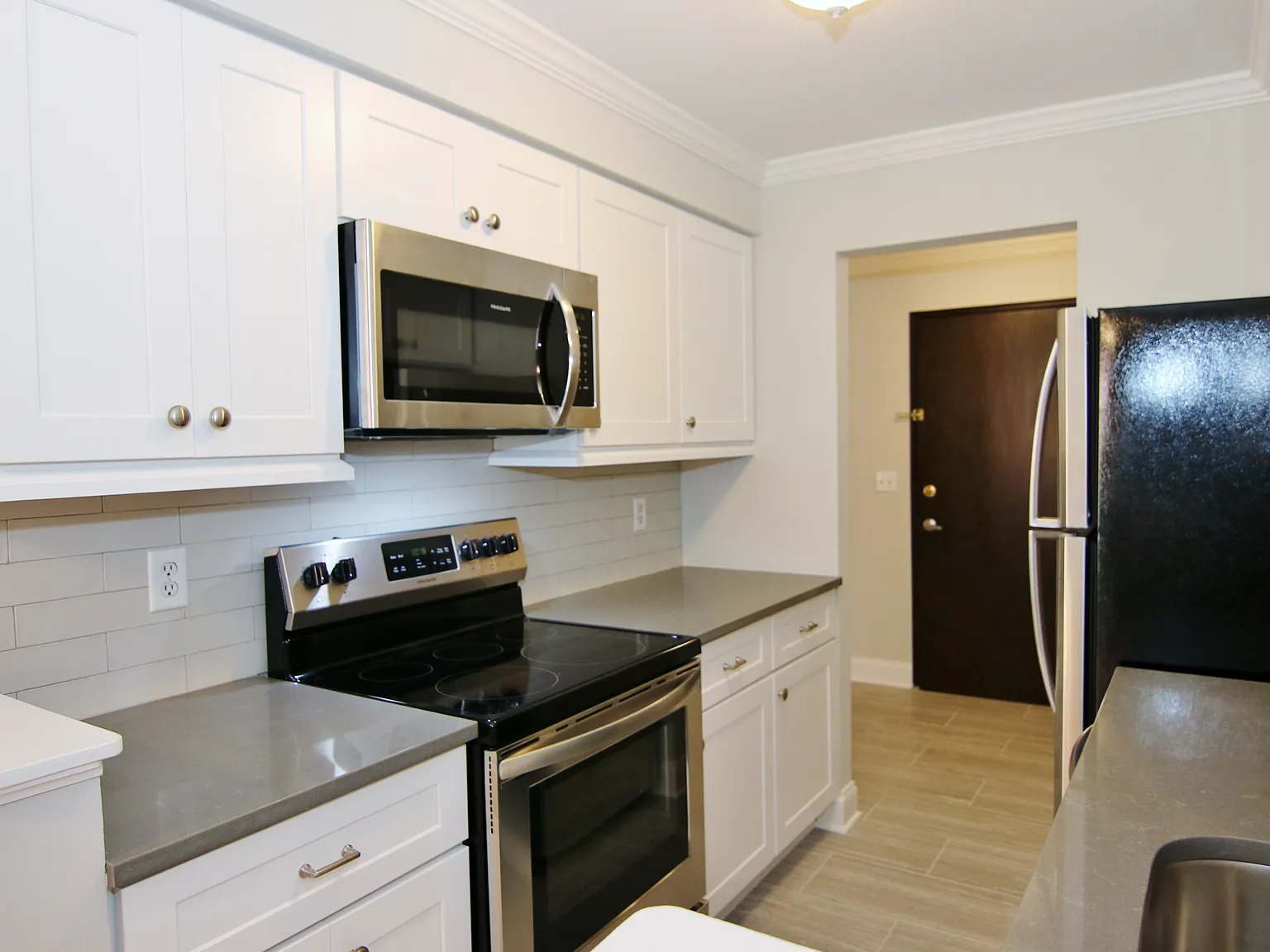 1 bed, 900 sqft, $2,200 — Photo 3