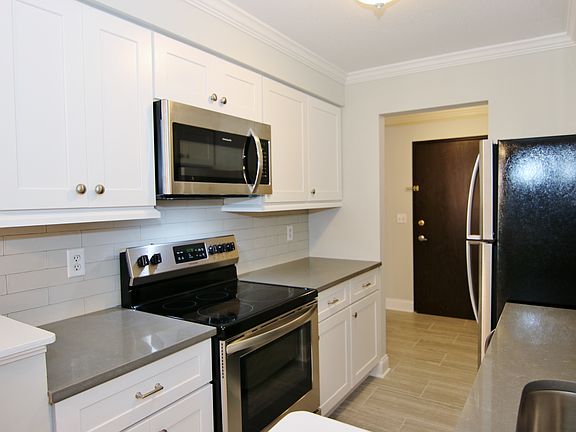 2nd image of 14 Waterbury Ave APT 7
