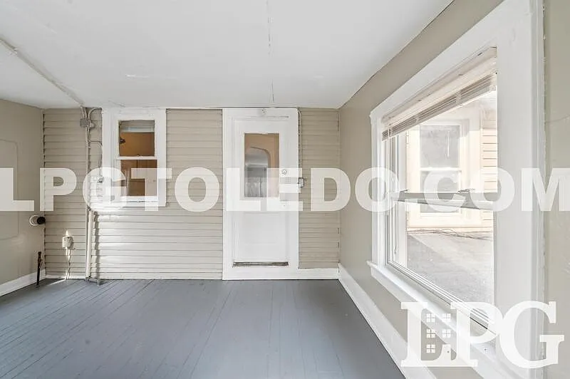 2 bed, 1.0 bath, 683 sqft, $725 — Photo 2