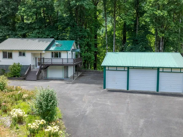 415 Burchard Dr, Scottsburg, OR 97473
