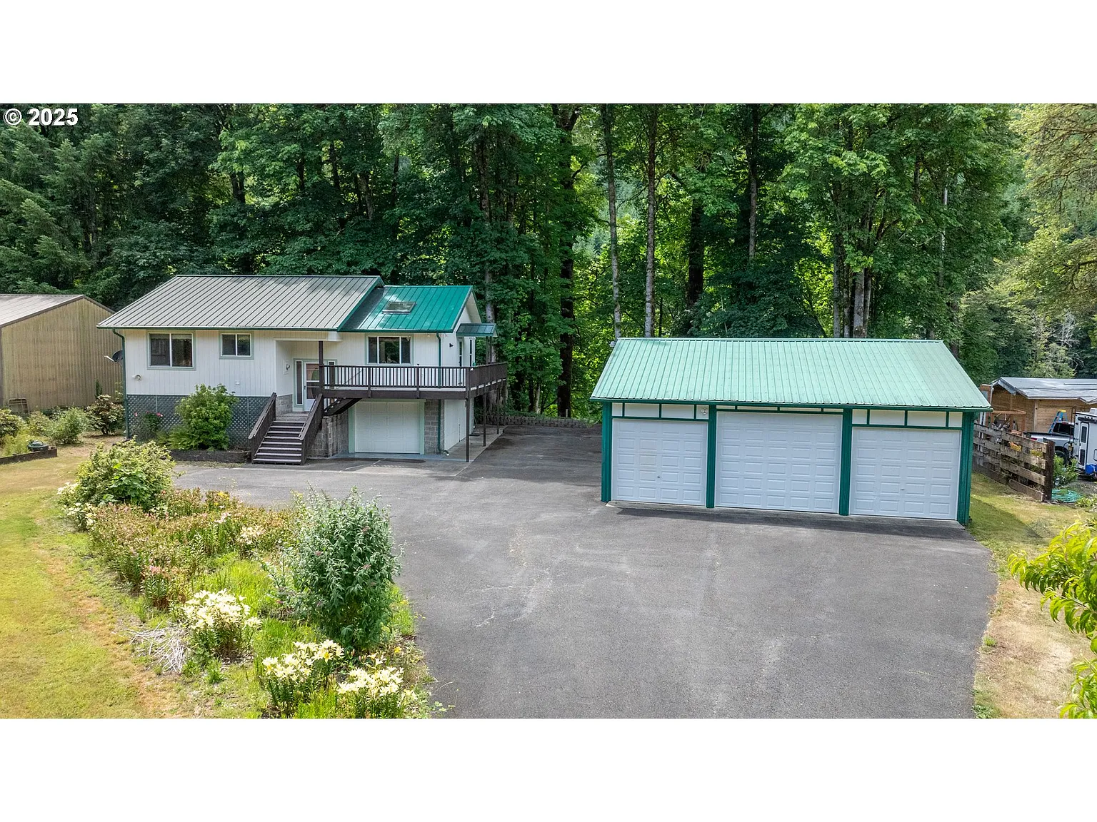 415 Burchard Dr photo 1