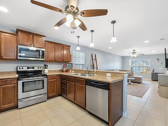 4th image of 502 Eisenhower Dr