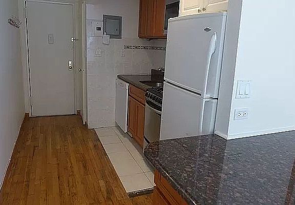 2nd image of 276 7th Ave #A2