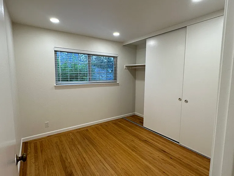 5445 Broadway #1 — Photo 37