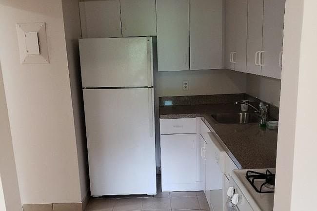 2nd image of 28 Gilchrest Rd APT 1D