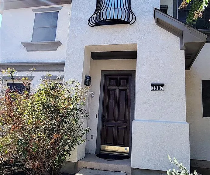3907 Gaines Ct — Photo 2