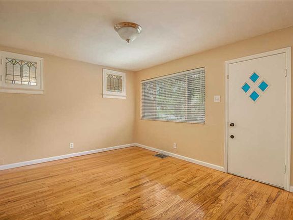 4th image of 3325 Sims Ave