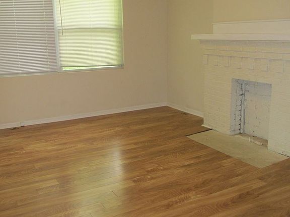 2nd image of 106-112 W 8th Ave #4374779