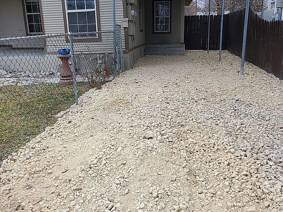 2nd image of 1923 W Poplar St