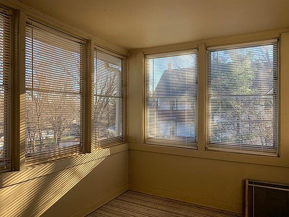 4th image of 1362 1/2 W 5th St