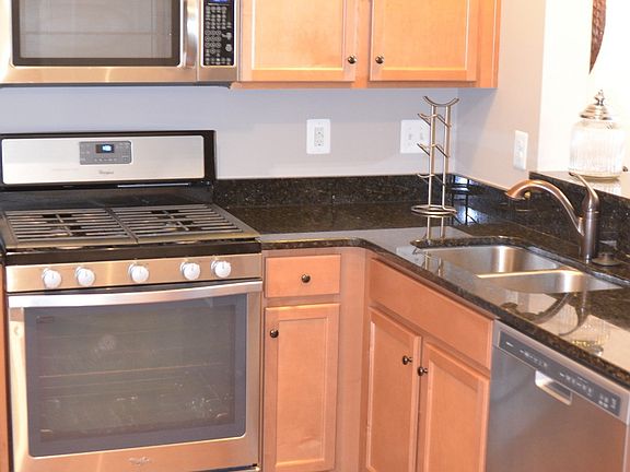5th image of 2309 Kew Gardens Dr