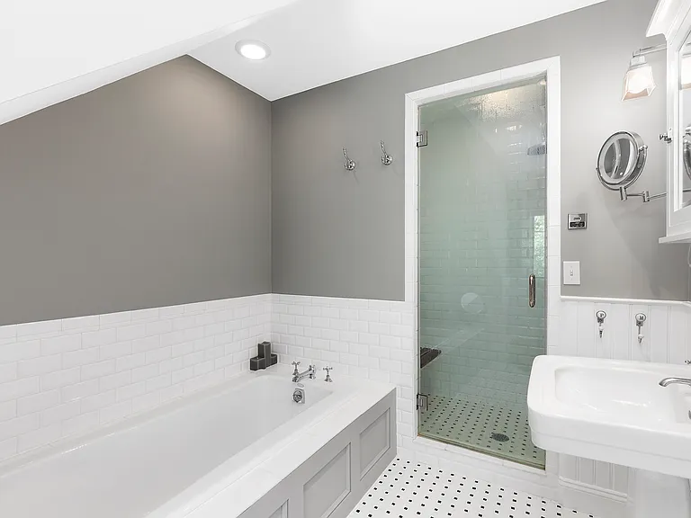 340 Hedges Ln — Photo 24