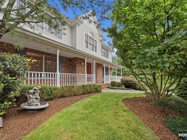 1 Concord Ct, Mahwah, NJ 07430