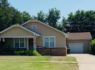 1304 N Barta Ave, Prague, OK 74864
