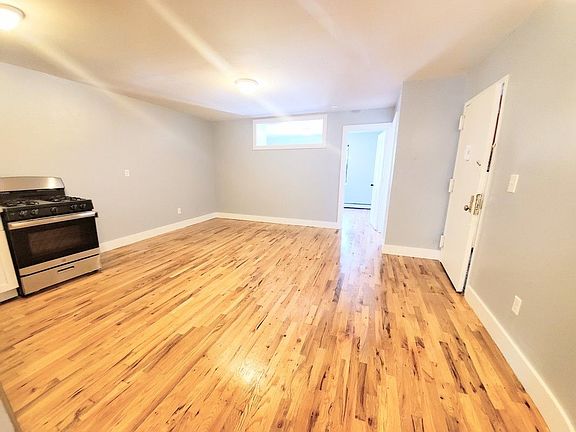 3rd image of 62 Veronica Pl Floor 2