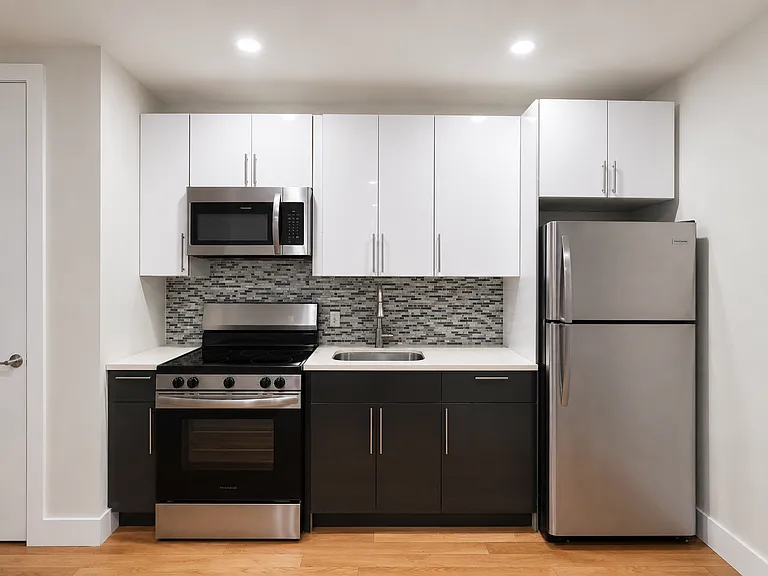 82-06 Roosevelt Ave #3R — Photo 9