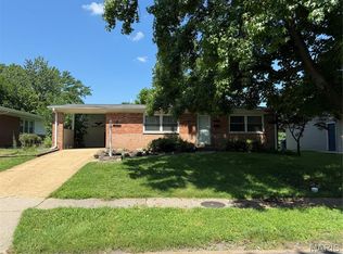 1005 Preakness Ln, Florissant, MO 63033
