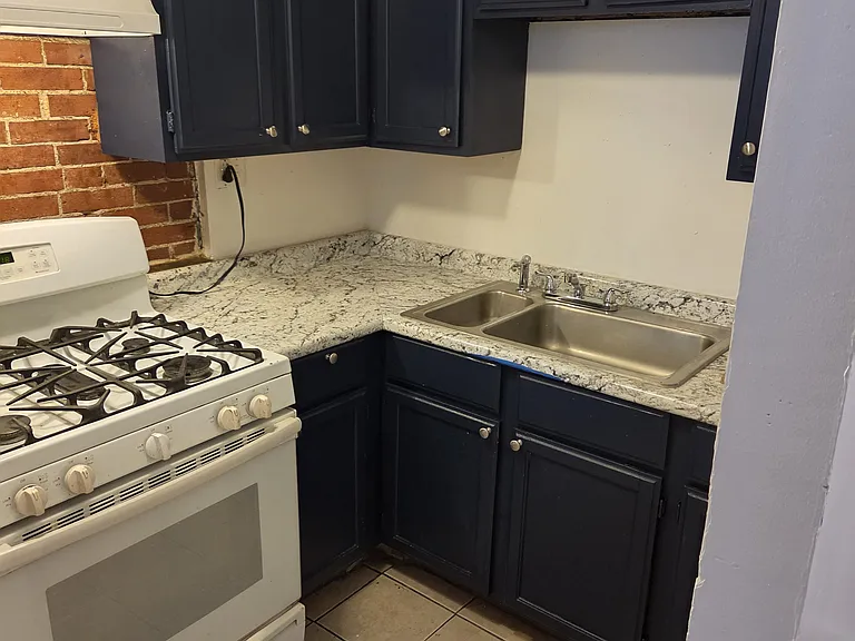 2102 Chippewa St #2 — Photo 8