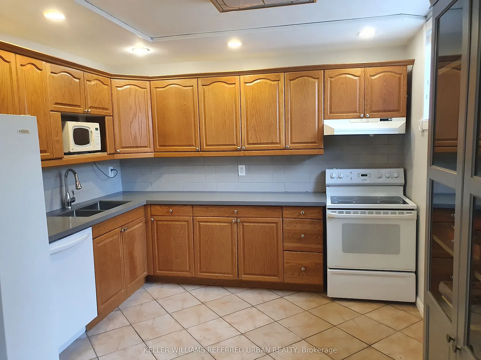 2 bed, $2,000 — Photo 4