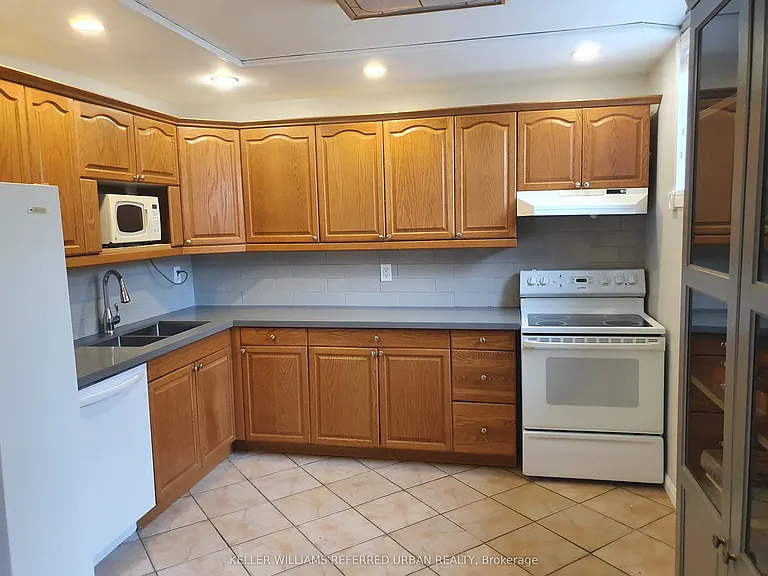 3352 Ellengale Dr #BASEMENT — Photo 4