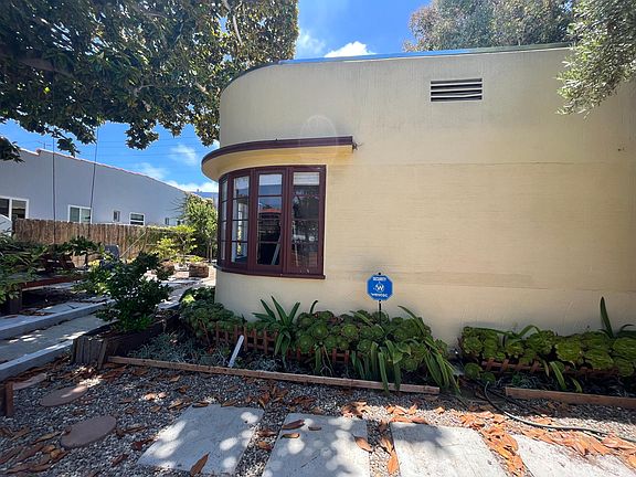 2nd image of 2218 20th St APT 1